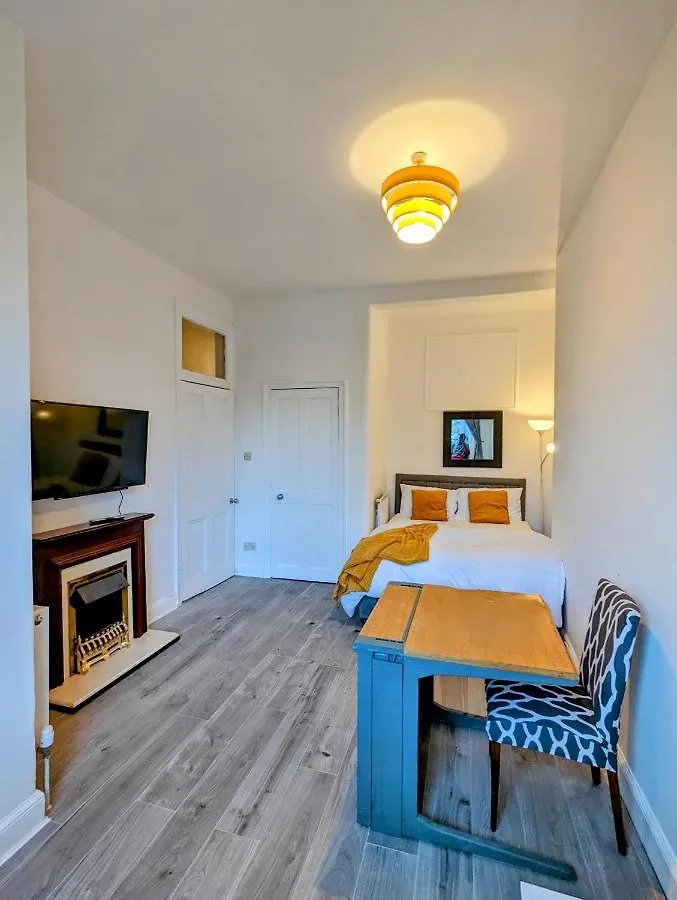 Homestay Ensuite Room In The City Edinburgh