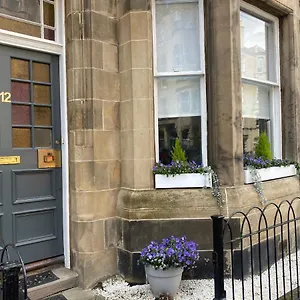Lovely Main Door 2 Bed Appartement